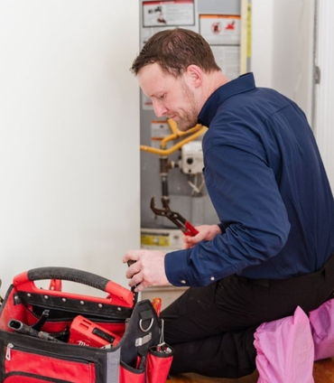 Water heater maintenance and flushing service